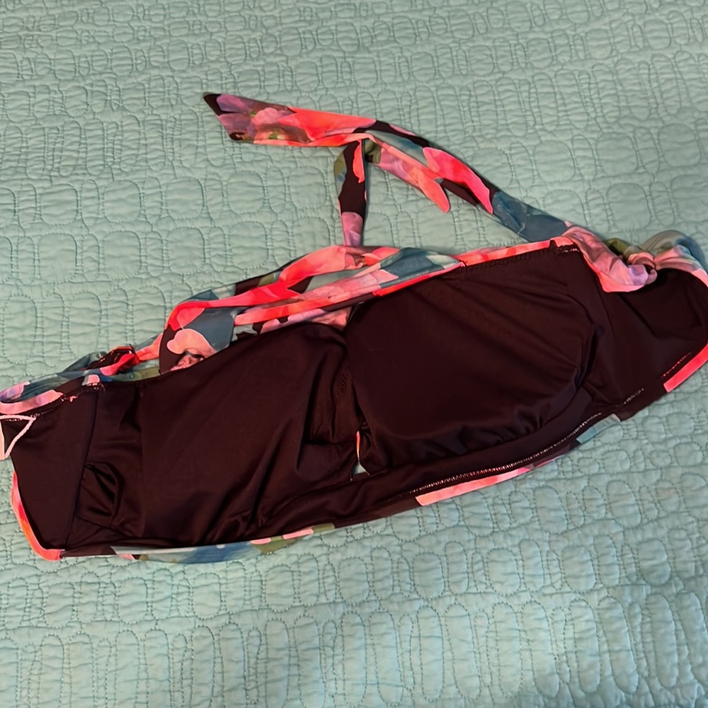 Swimsuit top - Picture 2 of 3